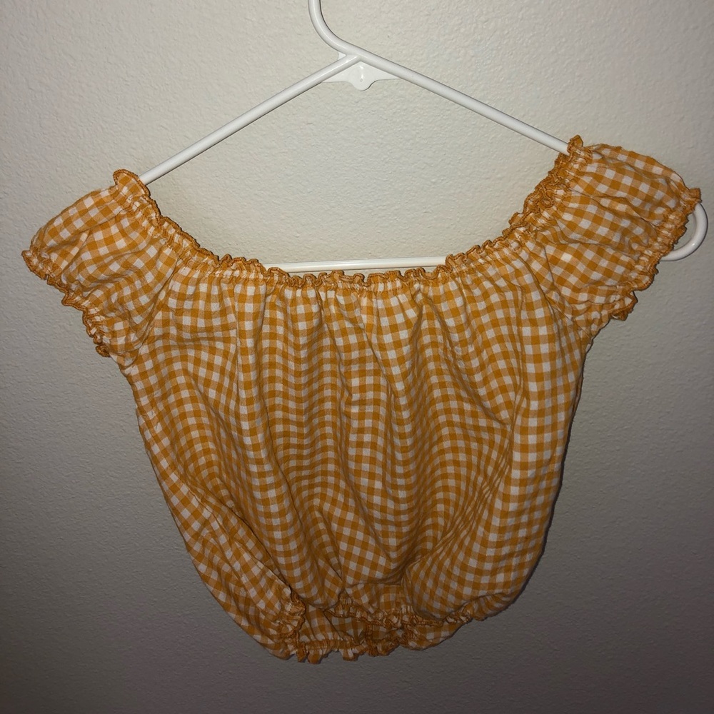 Brandy Melville Cropped patterned top